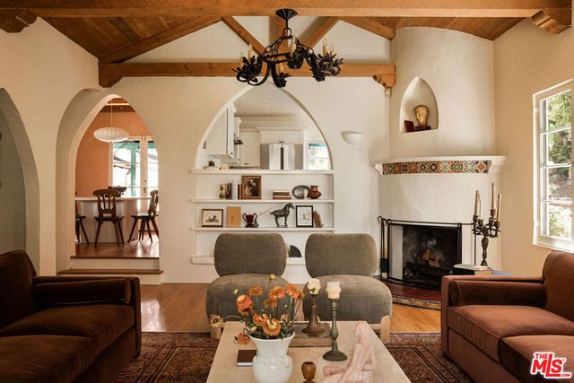 3895 Fredonia Drive, Los Angeles, CA 90068