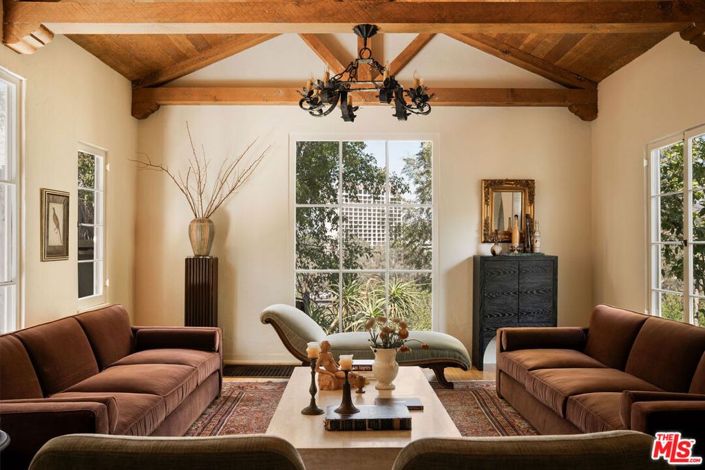 3895 Fredonia Drive, Los Angeles, CA 90068