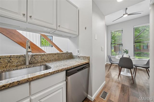10 Manhattan Mews, St Louis, MO 63108