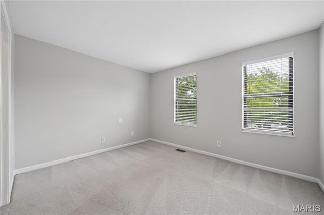 10 Manhattan Mews, St Louis, MO 63108