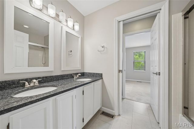 10 Manhattan Mews, St Louis, MO 63108