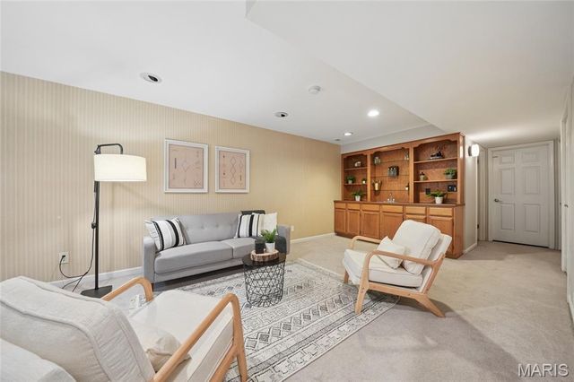10 Manhattan Mews, St Louis, MO 63108