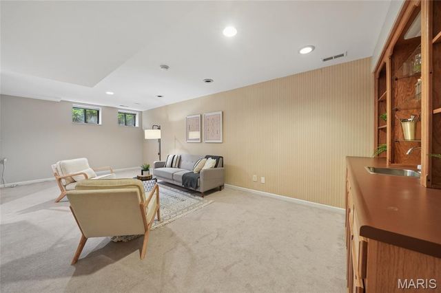 10 Manhattan Mews, St Louis, MO 63108
