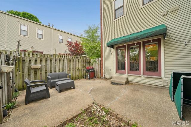 10 Manhattan Mews, St Louis, MO 63108