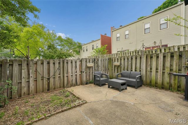 10 Manhattan Mews, St Louis, MO 63108