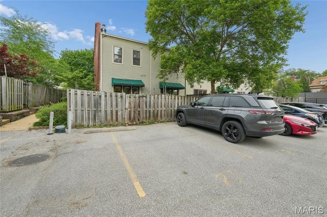 10 Manhattan Mews, St Louis, MO 63108