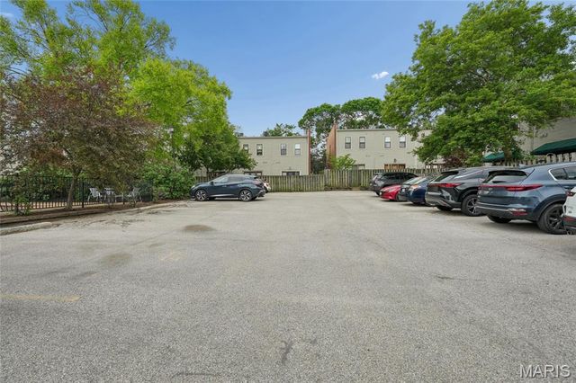 10 Manhattan Mews, St Louis, MO 63108