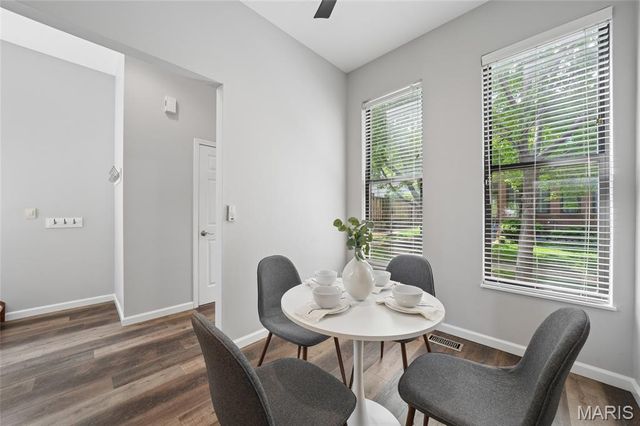 10 Manhattan Mews, St Louis, MO 63108