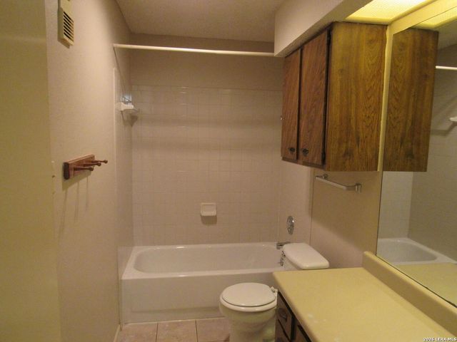 3843 Barrington Unit 165Q, San Antonio, TX 78217