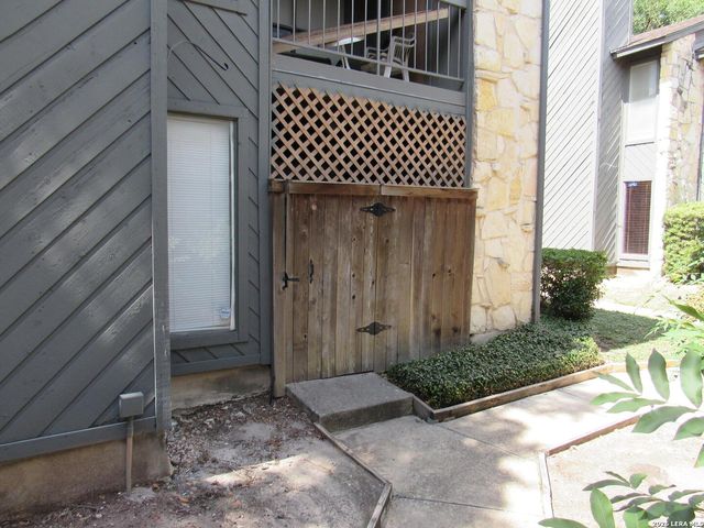 3843 Barrington Unit 165Q, San Antonio, TX 78217