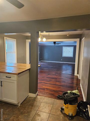 20999 Seminole Street, Southfield, MI 48033