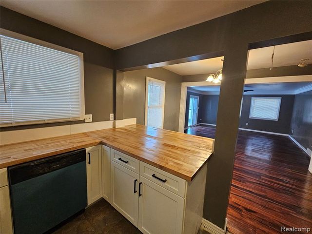 20999 Seminole Street, Southfield, MI 48033