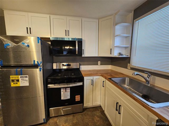 20999 Seminole Street, Southfield, MI 48033