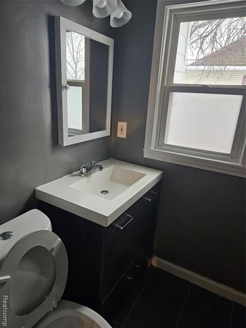 20999 Seminole Street, Southfield, MI 48033