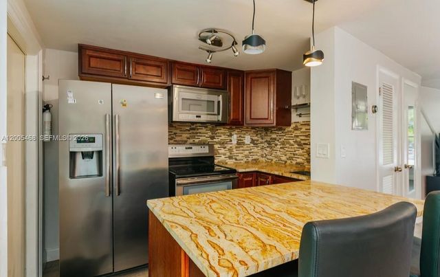 6865 Bay Dr 7, Miami Beach, FL 33141