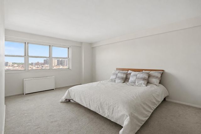 6636 Yellowstone Blvd Apt 14B, New York City, NY 11375