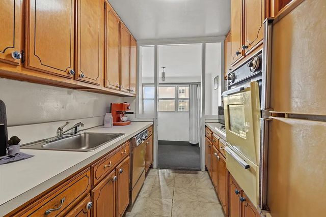 6636 Yellowstone Blvd Apt 14B, New York City, NY 11375