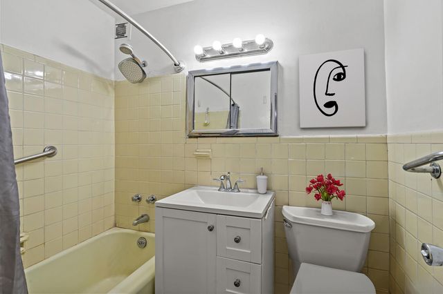 6636 Yellowstone Blvd Apt 14B, New York City, NY 11375