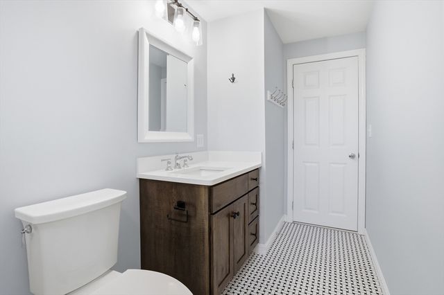 56 Sherwood Hill Dr, Holden, MA 01520