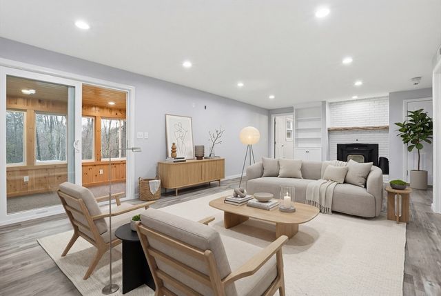 56 Sherwood Hill Dr, Holden, MA 01520