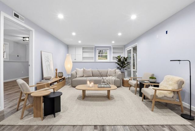 56 Sherwood Hill Dr, Holden, MA 01520