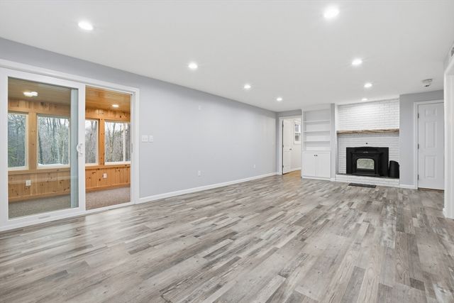 56 Sherwood Hill Dr, Holden, MA 01520