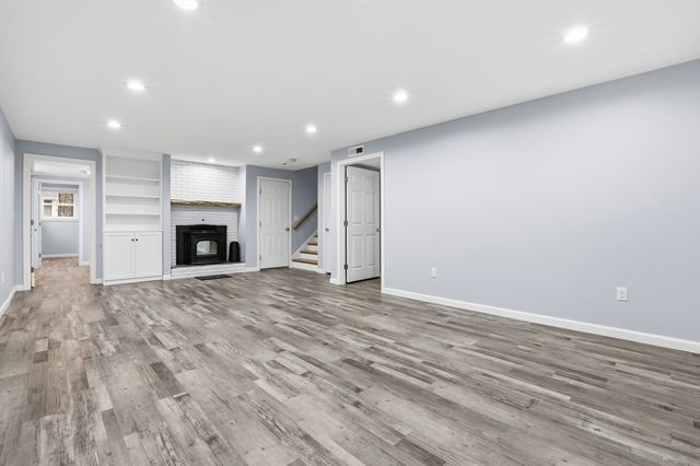 56 Sherwood Hill Dr, Holden, MA 01520