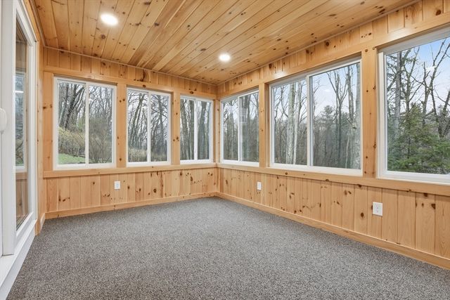 56 Sherwood Hill Dr, Holden, MA 01520