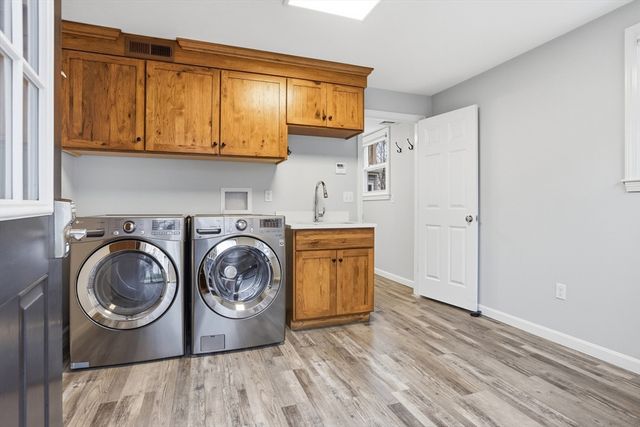 56 Sherwood Hill Dr, Holden, MA 01520