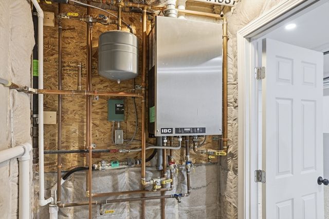 56 Sherwood Hill Dr, Holden, MA 01520