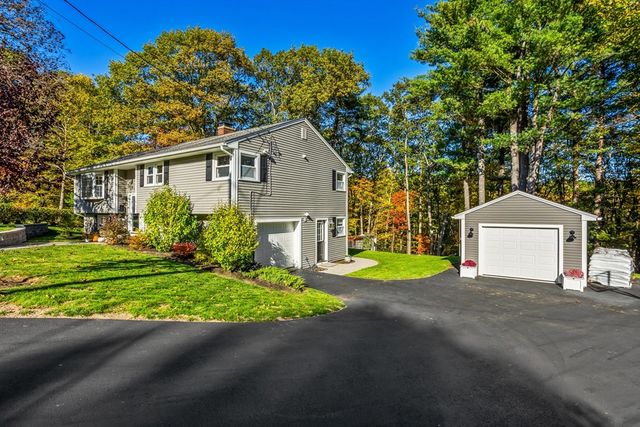 56 Sherwood Hill Dr, Holden, MA 01520