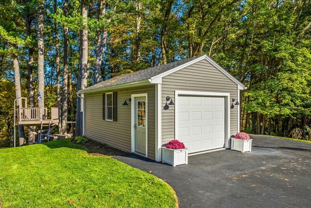 56 Sherwood Hill Dr, Holden, MA 01520