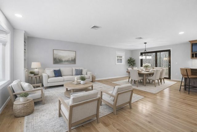 56 Sherwood Hill Dr, Holden, MA 01520