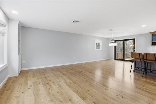 56 Sherwood Hill Dr, Holden, MA 01520