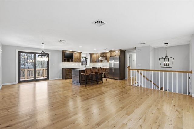 56 Sherwood Hill Dr, Holden, MA 01520