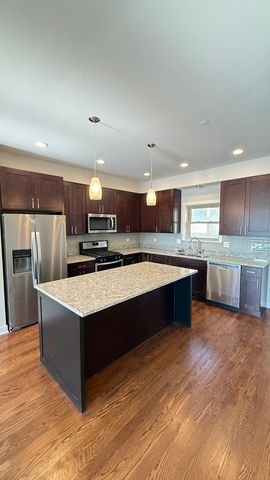 3232 S Shields Avenue, Chicago, IL 60616