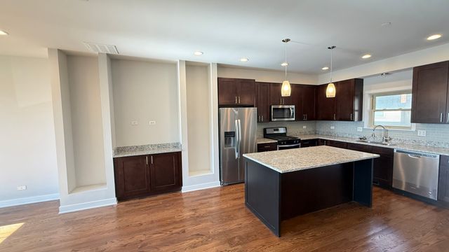 3232 S Shields Avenue, Chicago, IL 60616