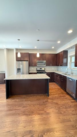 3232 S Shields Avenue, Chicago, IL 60616