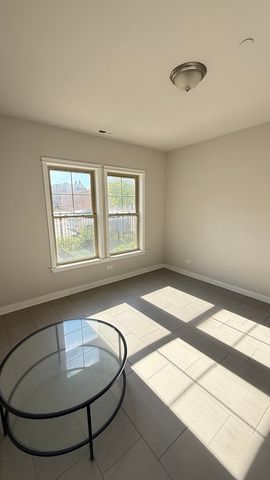 3232 S Shields Avenue, Chicago, IL 60616
