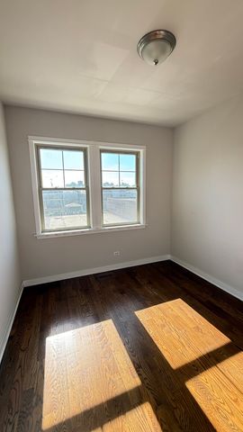 3232 S Shields Avenue, Chicago, IL 60616