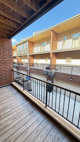 3232 S Shields Avenue, Chicago, IL 60616
