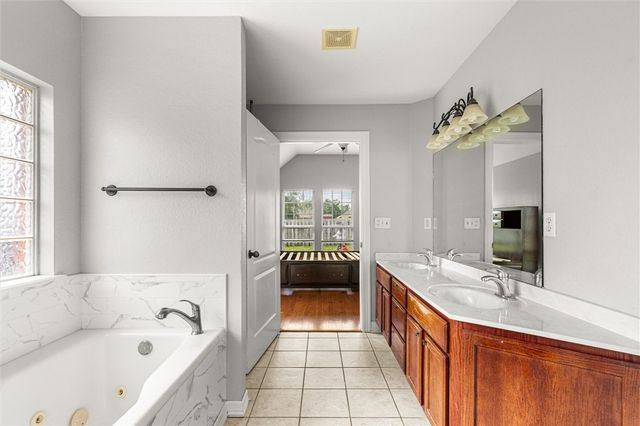 989 Lexington Circle, Springdale, AR 72762