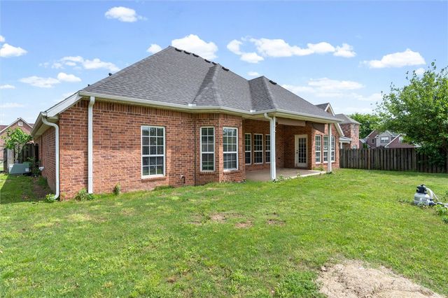 989 Lexington Circle, Springdale, AR 72762