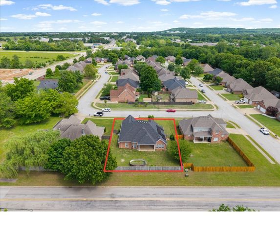 989 Lexington Circle, Springdale, AR 72762