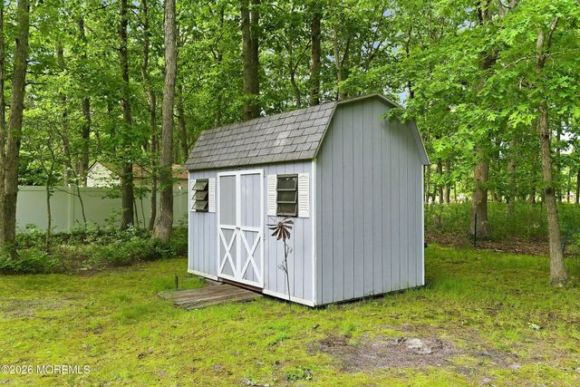8 Country Woods Lane, Pine Beach, NJ 08741