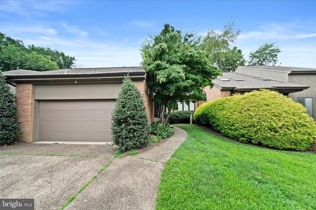 122 DOWNS DR, Wilmington, DE 19807