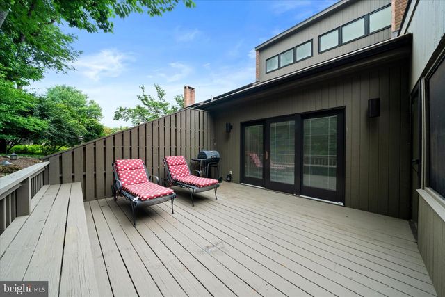 122 DOWNS DR, Wilmington, DE 19807