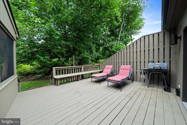 122 DOWNS DR, Wilmington, DE 19807
