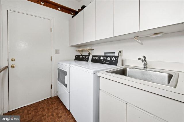 122 DOWNS DR, Wilmington, DE 19807