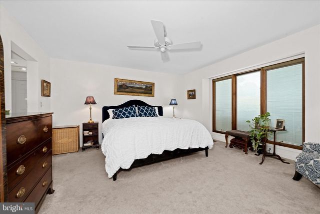 122 DOWNS DR, Wilmington, DE 19807